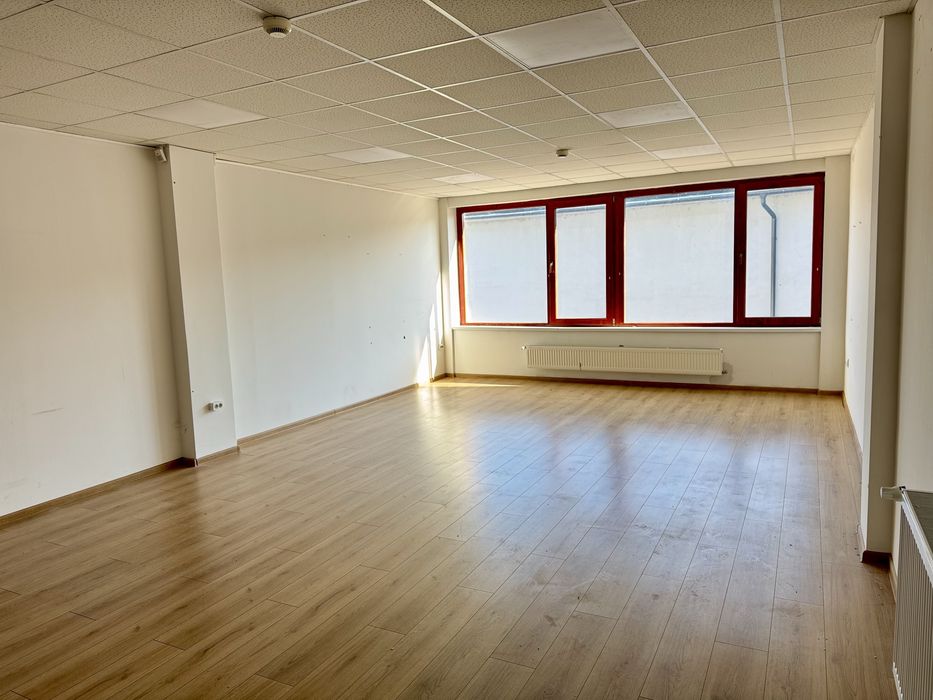 Birou, spatiu, sala,  etaj I. centru Sangeorgiu de Mures de inchiriat