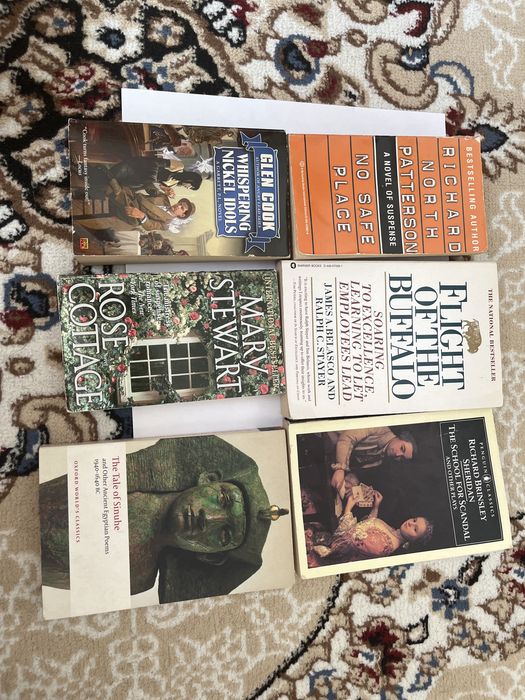 Кітаптар,Книги сатылады