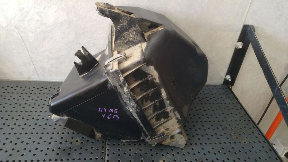 Carcasa filtru aer 1.6 b audi a4 b5 8d 058133837e058183 058133843