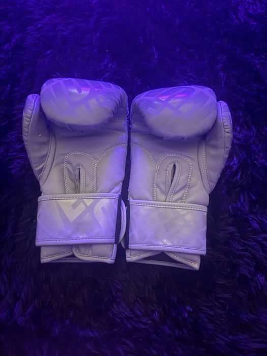 Venum contendur боксови ръкавици