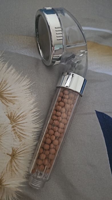 Cap de dus filtrează apa