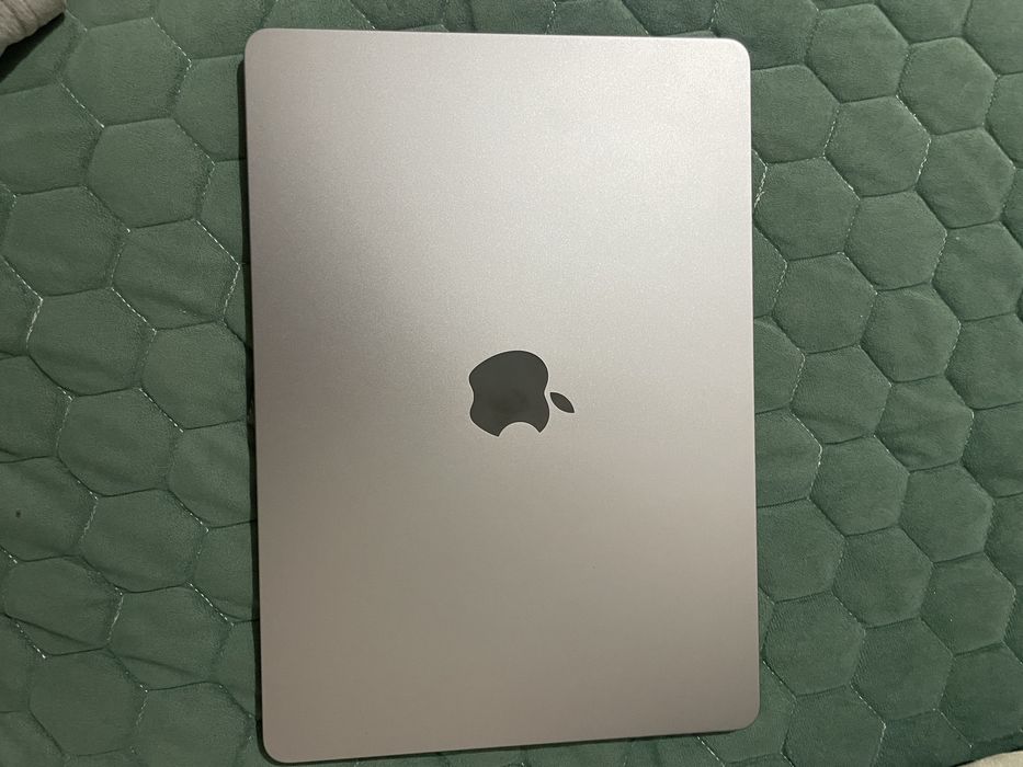 Продам Macbook Air 16gb