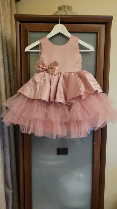 НОВОЕ, нарядное  платье для девочки