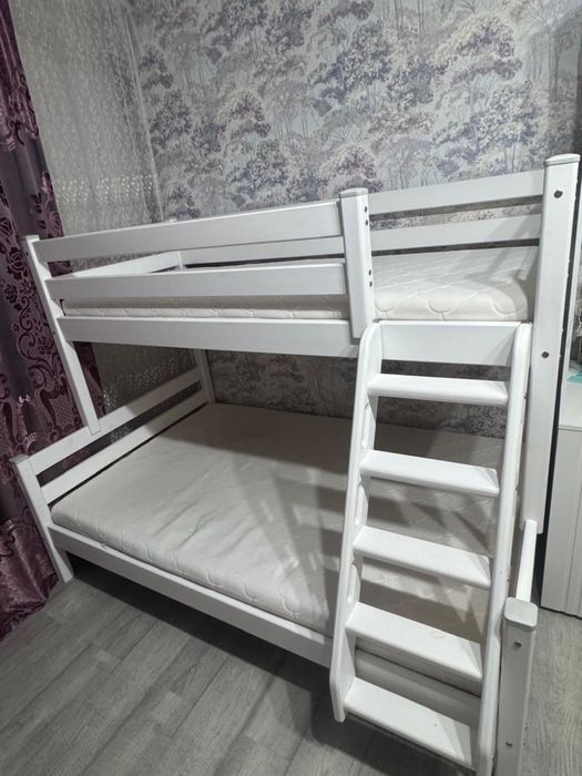 Двухярусная детская кровать