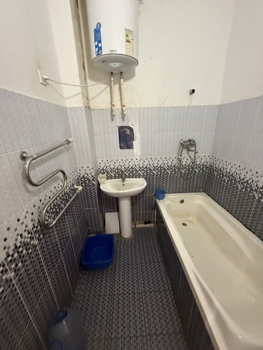 Termiz sh, vokzal TISU turist politsiya oldida 62 mkv, 2 xona