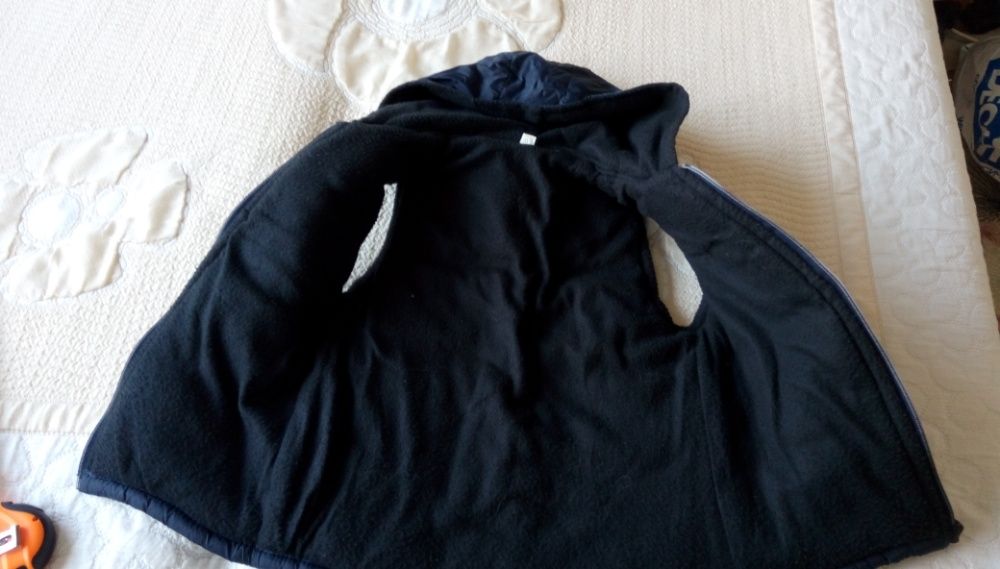 Детски шушляков елек с полар и качулка