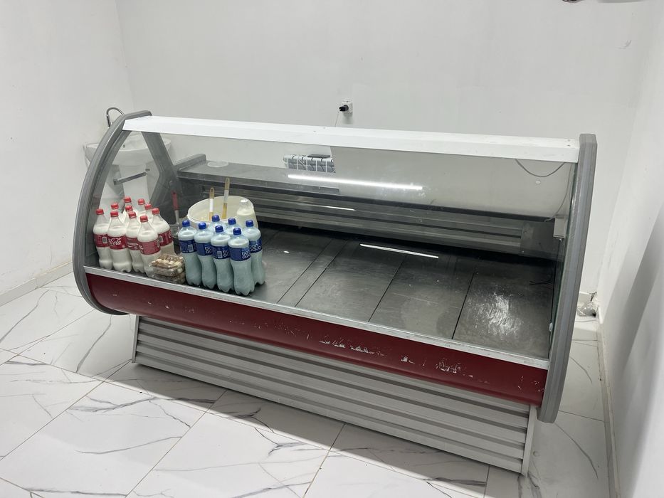 Витринный холодильник