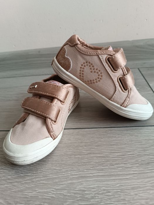 Маратонки Skechers ,ботуши Guess,keцове Mayoral и пантофи BeFado+подарък