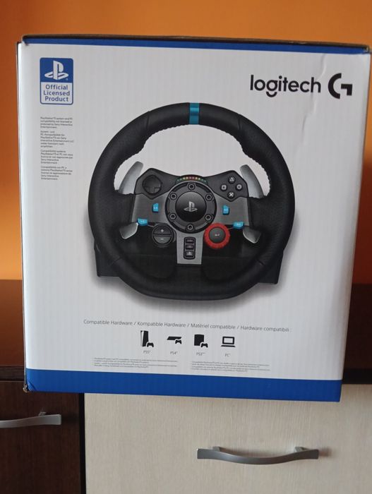 Logitech g29 със скоростен лост