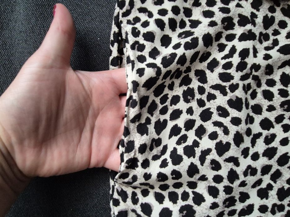 Pantaloni scurți (șorți) animal print H&M, cordon în talie, franjuri, mărimea 34
