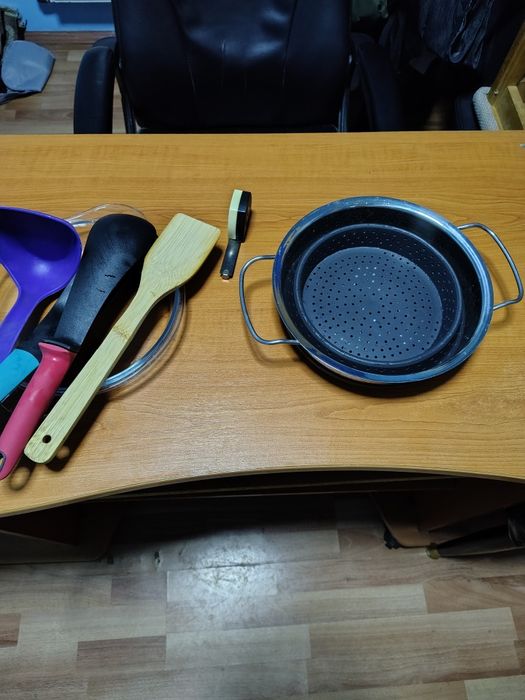 vând tacâmuri și pahare și toate ce e pe poze