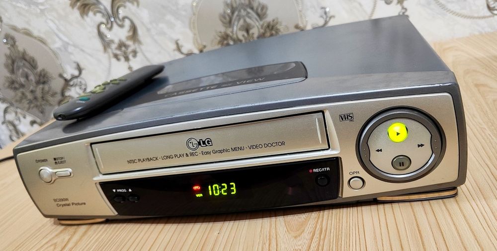 LG видеомагнитафон BC290W