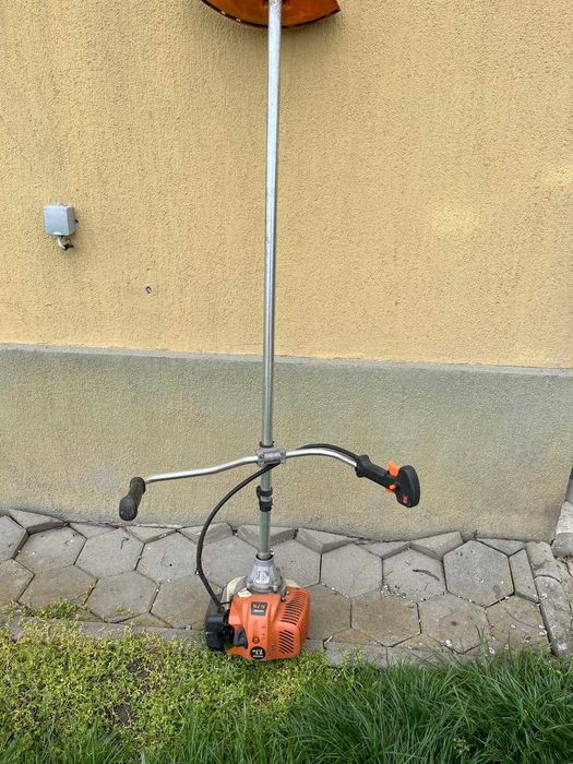 Masina de tuns iarba și motocositoare pe benzina Ruris, folosite