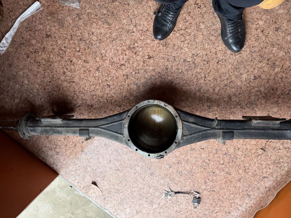 Задний мост автомобиля в сборе