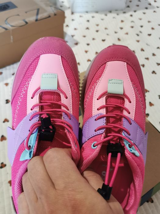 Продам детские кроссовки