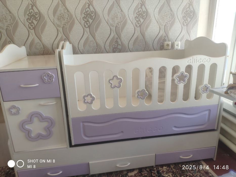 Детские мебели , кровать и шкаф