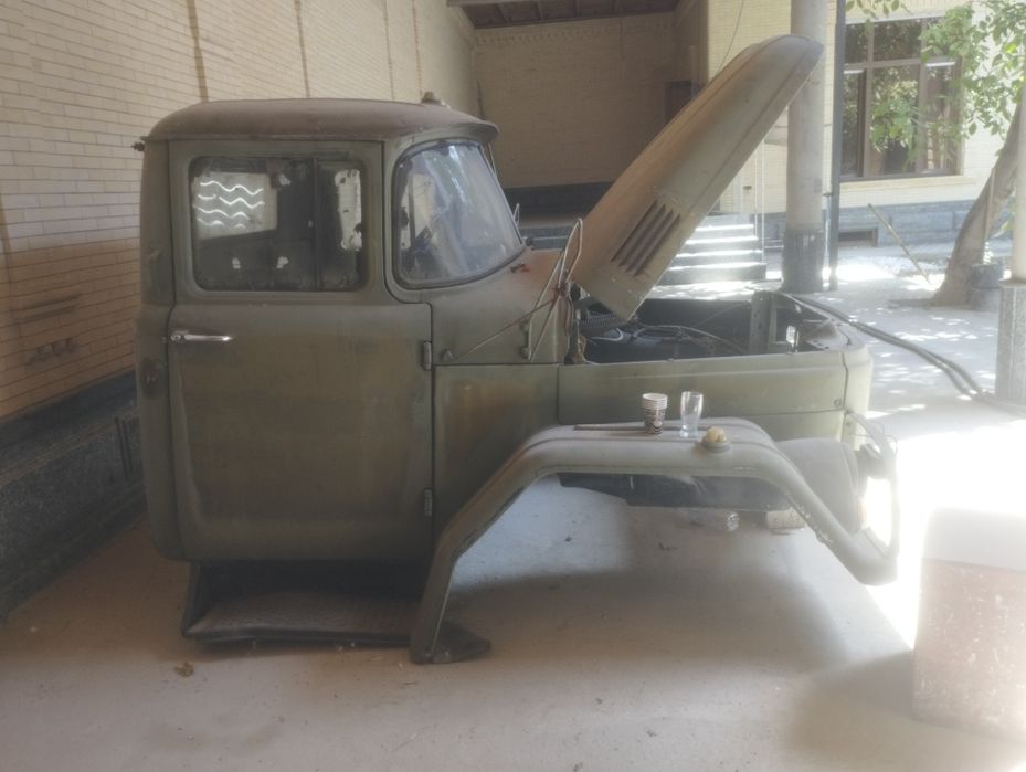 Kabina zil 131 sotiladi