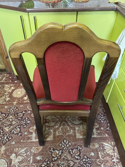 Стол кухонный и стулья