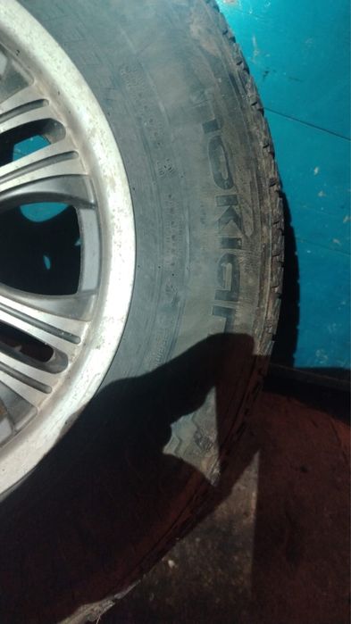 Шины с дисками на внедорожник