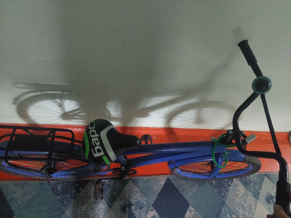 Велосипед, машина  и самокат