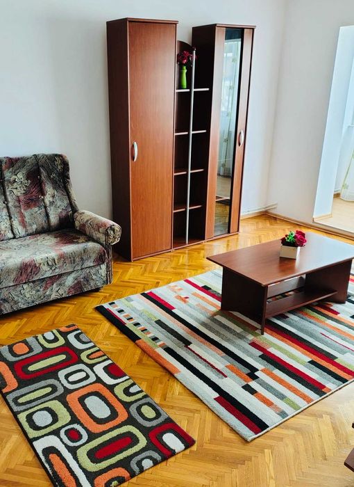 Persoană fizică închiriez apartament 3 camere cartier Mărăști central