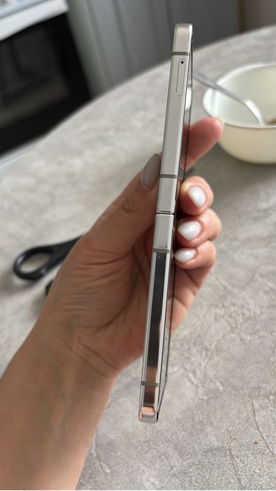 Продам телефон Flip 5 Z Galaxy