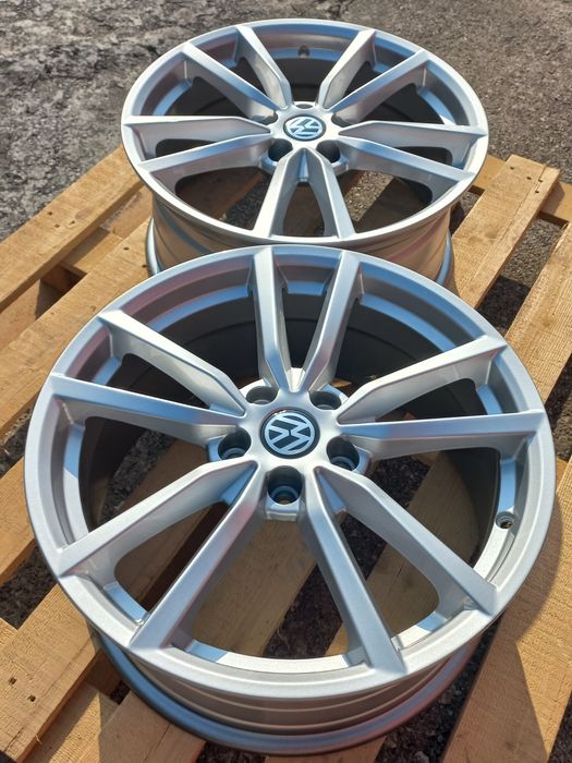 18"Vw Poteria 5x112 Silver 8j et45 Golf Passat Tiguan Jetta Touran Чисто Нови.
Poteria Piano Black.