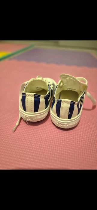 Tenesi  Converse copii marimea 25 noi