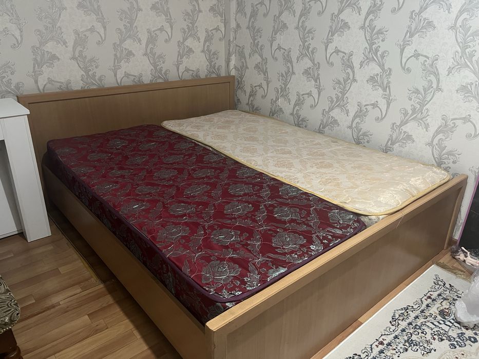 Кровать спальная