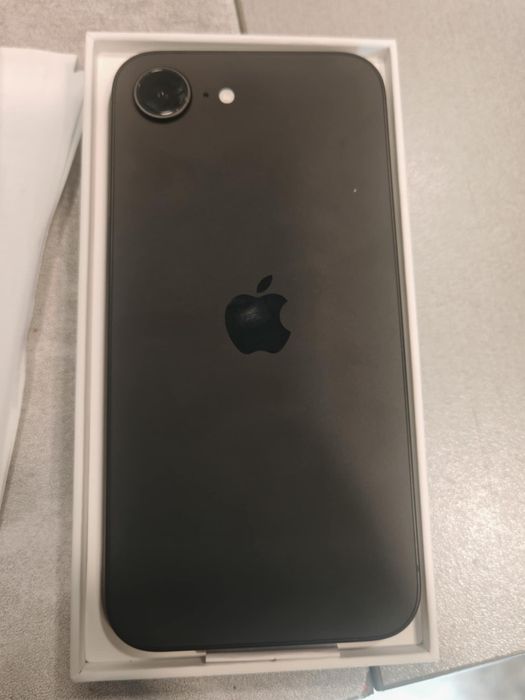 Нов IPhone 16e Black 128GB  Гаранция