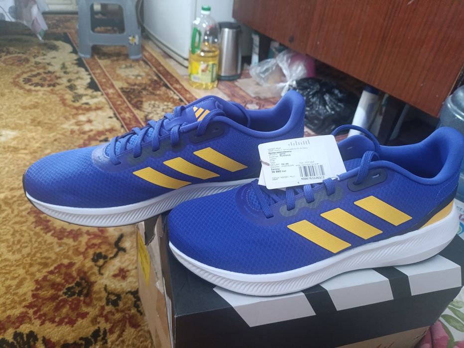 Продам новые кроссовки адидас