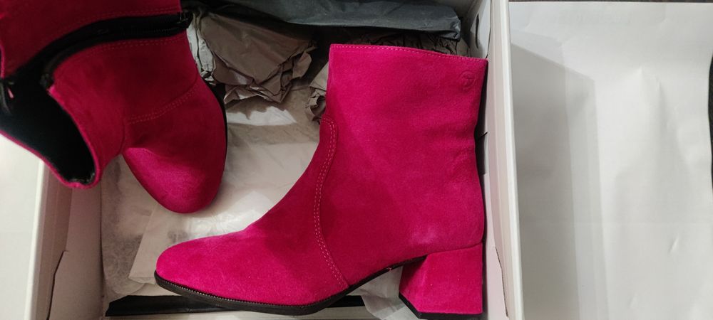 Нови цикламени боти Tamaris от естествен велур,36 номер.