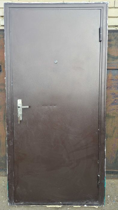 Продам входную дверь