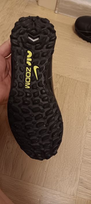 Футболни обувки NIKE JR ZOOM VAPOR 15 ACADEMY FG/MG, номер 38.

Подход