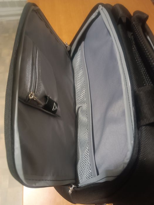 Продам портфель сумку.