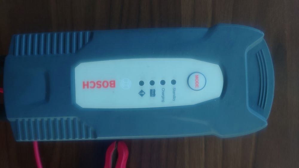 Зарядно устройство BOSCH C1