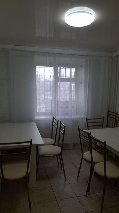 Продам мебель стол и стулья