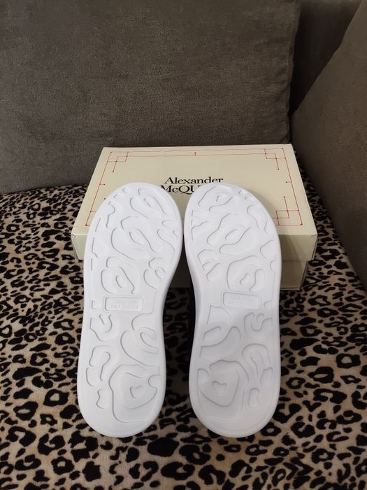 Alexander McQUEEN negru cu alb