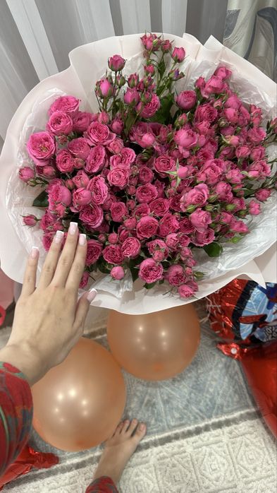 Цветы очень свежые кустовые розы