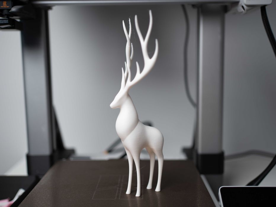 Фигурка Олень белый и чёрный