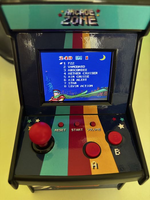 Аркадна ретро конзола с 240 игри