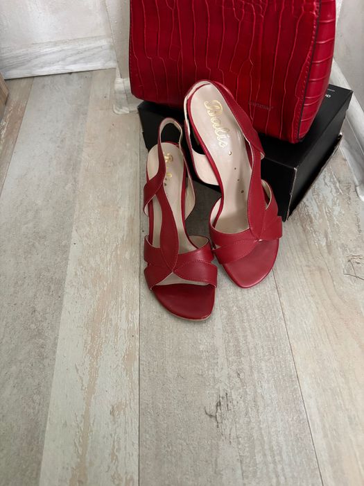 Дамски комплект обувки и чанта