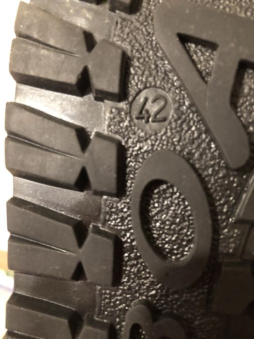 Мъжки обувки от естествена кожа с топла подплата номер 42, цват черен.