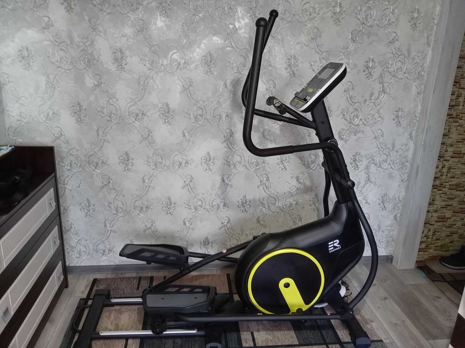 Продам эллептический тренажер
