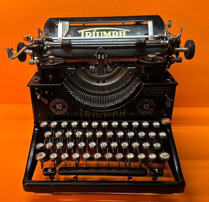 Мнго Стара Пишеща Машина TRIUMPH 10 / 1930 г. Генерално Представител
