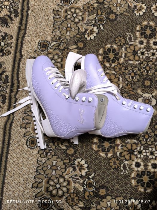 Продам фигурные коньки