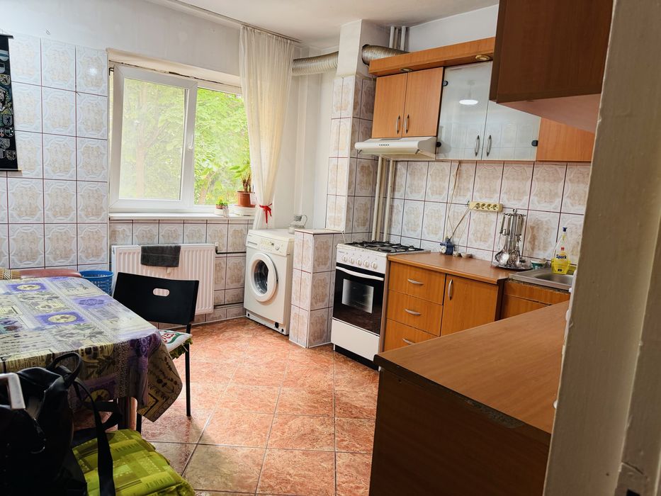 Vand apartament 2 camere decomandat
