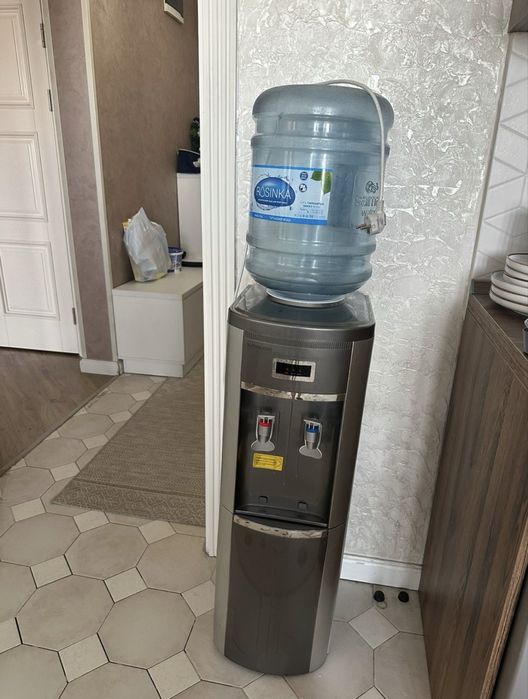 Кулер для воды Almacom