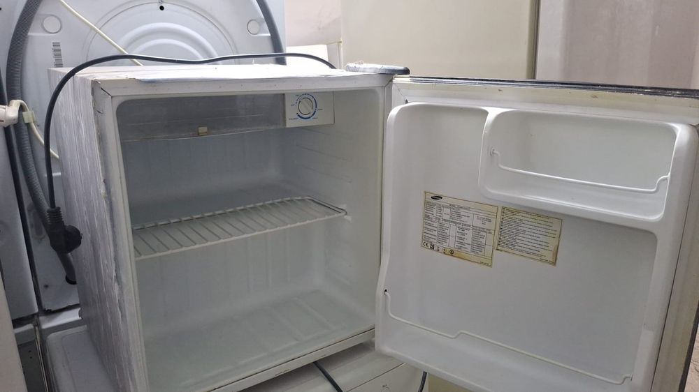 Продам офисный холодильник