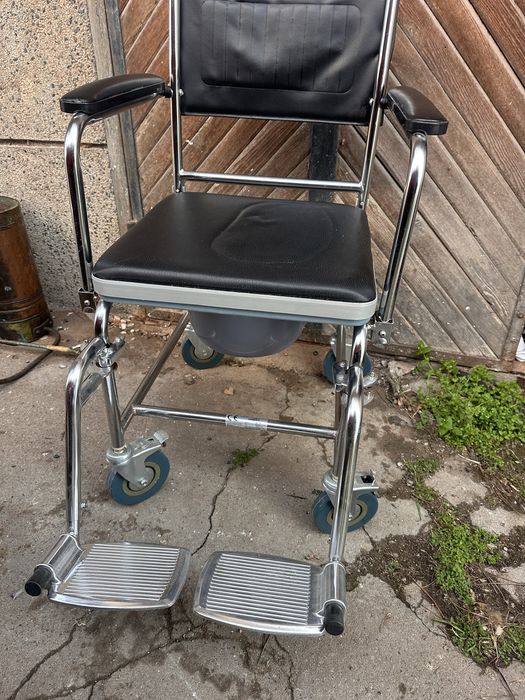 Комбиниран инвалиден стол